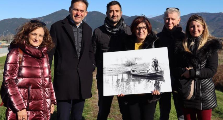 Il sindaco di Pisa Michele Conti insieme alla famiglia Melani